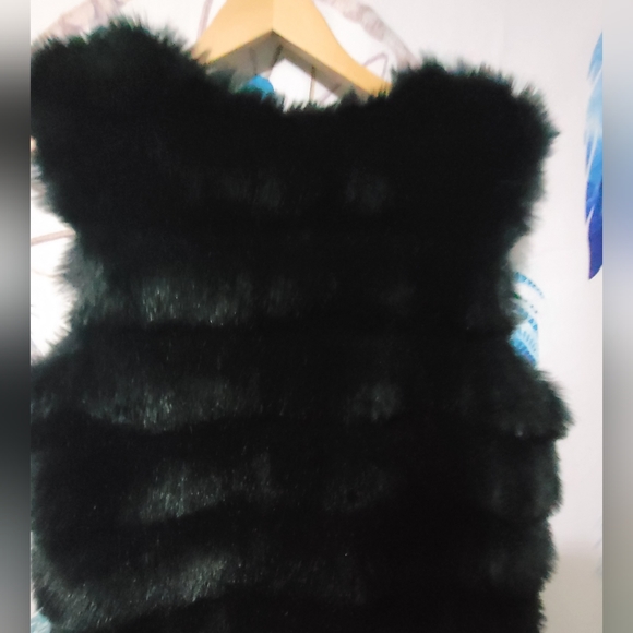 Faux Fur vest - Picture 3 of 3